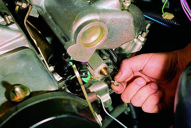 Как проверить давление в топливной рампе автомобилей Лада - Dustershop77