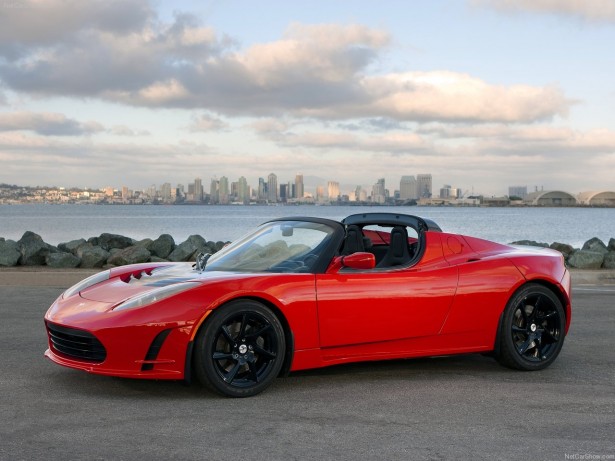 В Tesla пообещали рассекретить обновленную спортивную модель