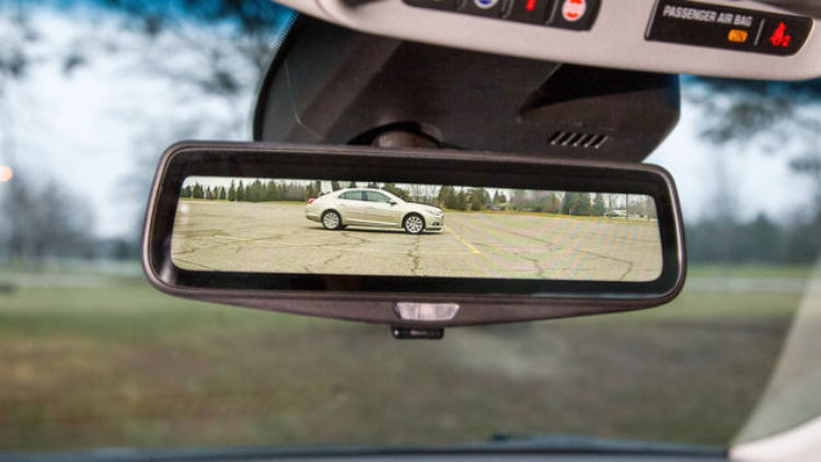 Cadillac CT6 будет транслировать видео на зеркало заднего вида